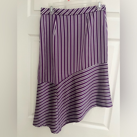 Ladies purple and white high/low satin skirt. Size 2 - Picture 2 of 3